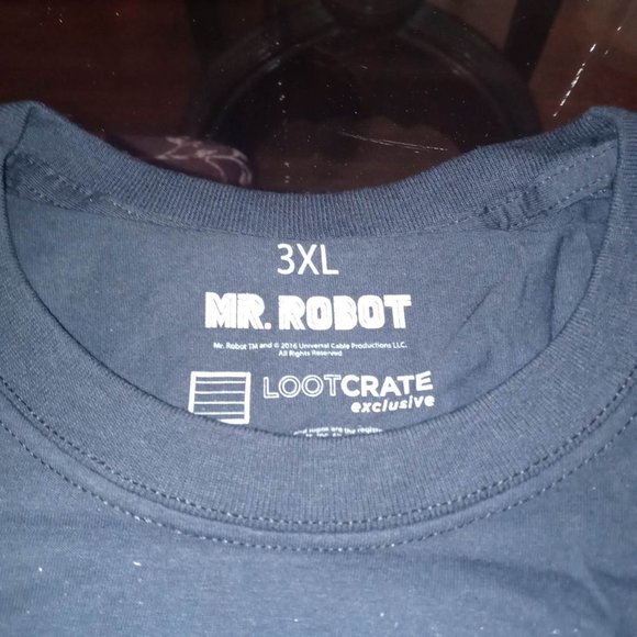 Mr. Robot Loot Crate T-shirt 3xl/Pin Bundle NWOT - Picture 2 of 3